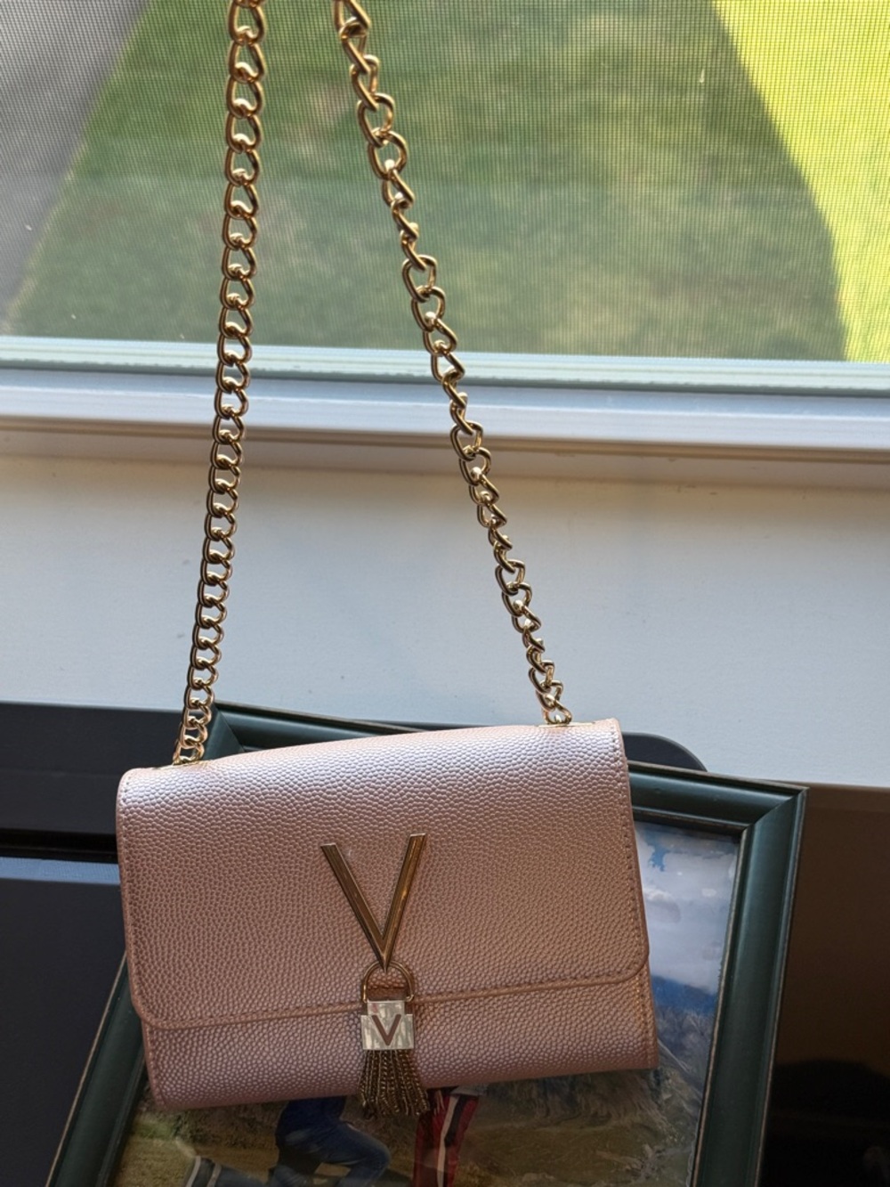 Gold-Accent Light Pink Chain Shoulder Bag - V Detail